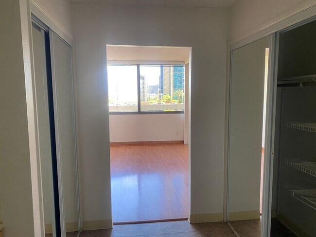 Building Photo - 55S S Kukui St