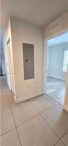 Building Photo - 2535 NE 193rd St