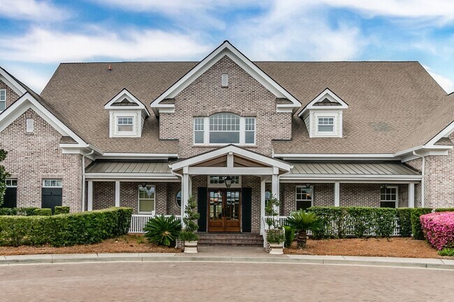 Building Photo - Move-In Ready 3-Bedroom Villa in Gated Savannah Quarters!