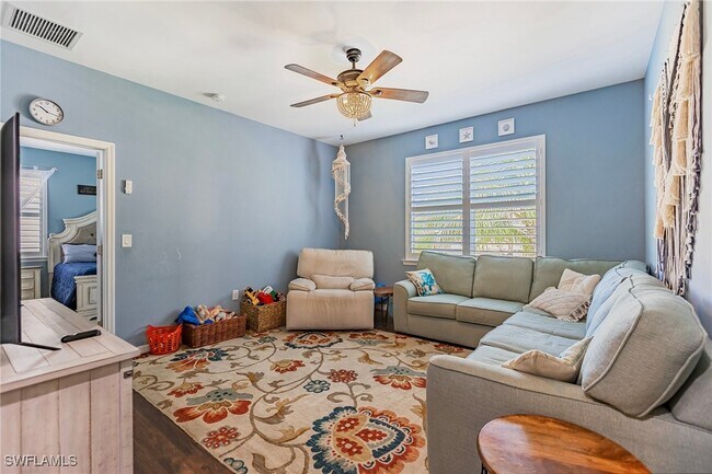 Building Photo - 10803 Alvara Way
