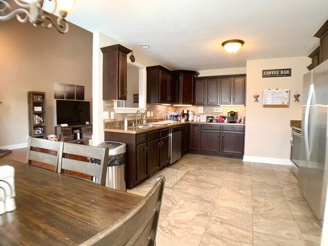 Building Photo - 3734 Silver Fox Ct