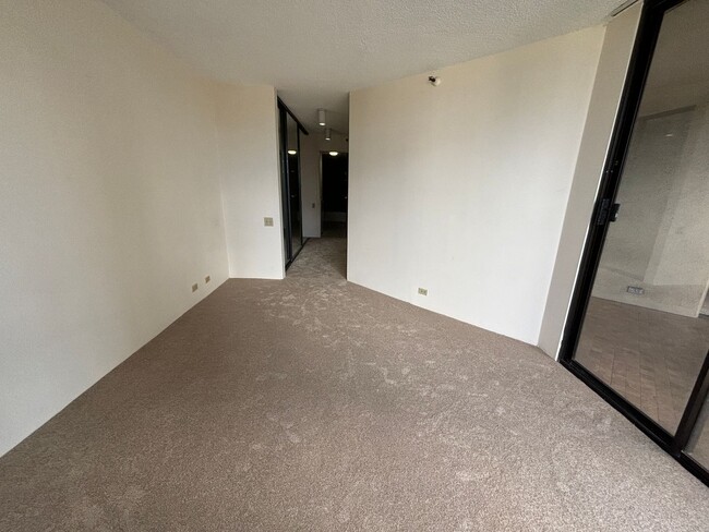 Building Photo - Honolulu Tower - 2 Bdrm/2 Bath/1 Prkg (Chi...