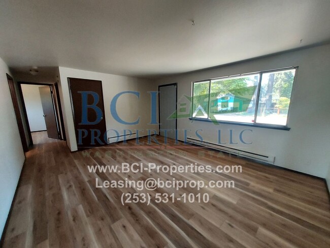 Building Photo - Highly Desired 2 bedroom duplex with garag...