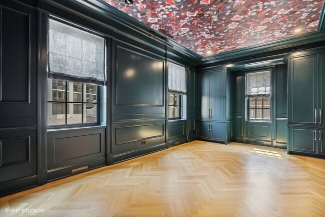 Building Photo - 2700 N Lakeview Ave