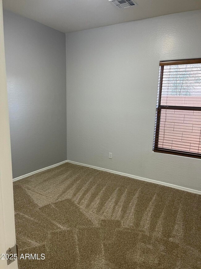 Building Photo - 4 W Saddle Way