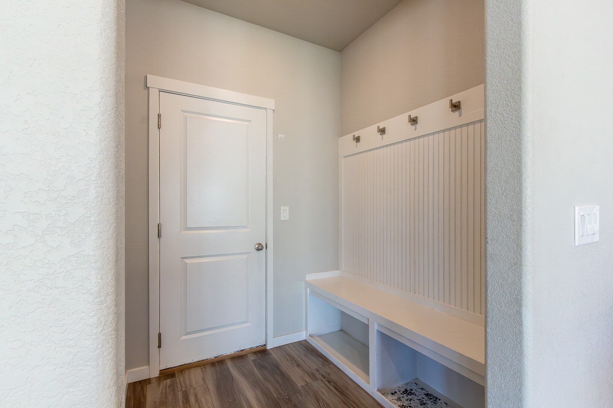 Building Photo - 8136 Lookout Ct