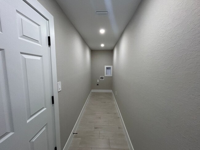 Building Photo - 1906 NW 21st Ave