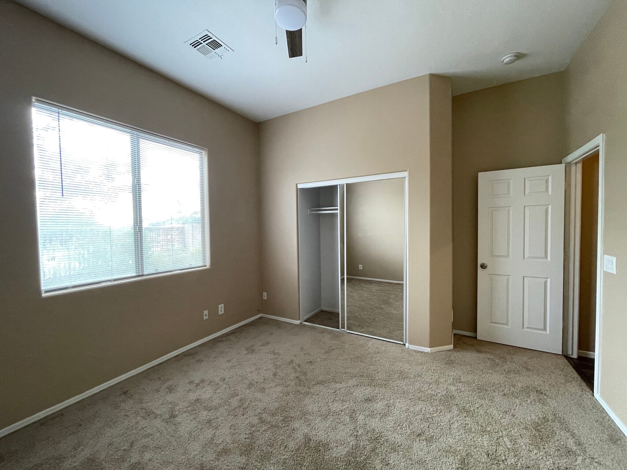 Building Photo - 2916 W Windsong Dr