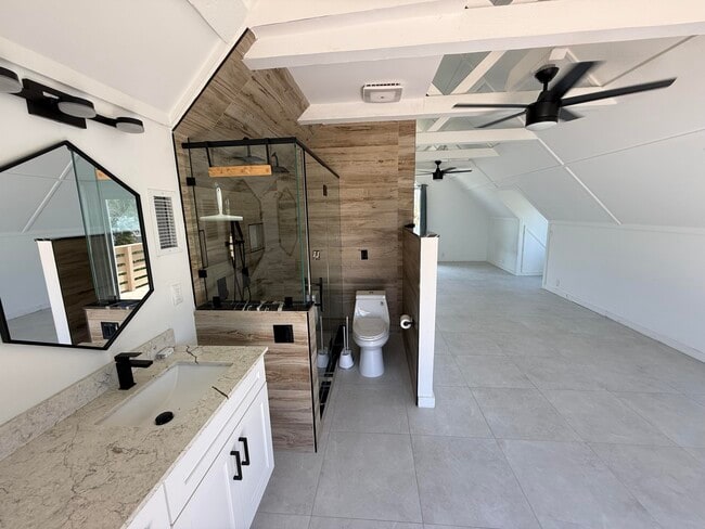 Building Photo - 5814 SE Orange Blossom Trail
