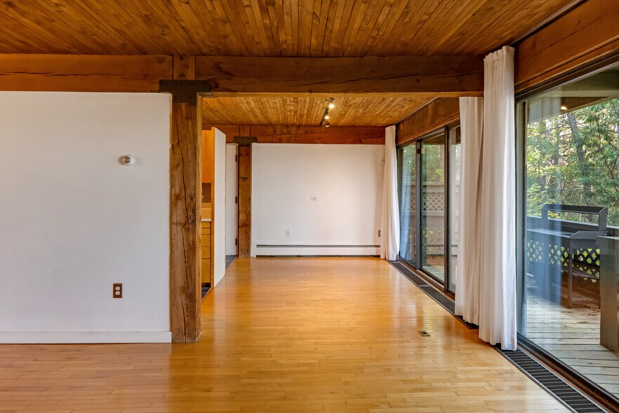 Building Photo - 122 Redrock Dr