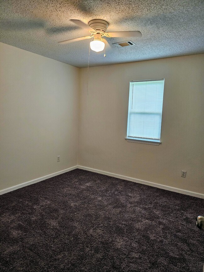 Building Photo - 1151 Hunter Trail