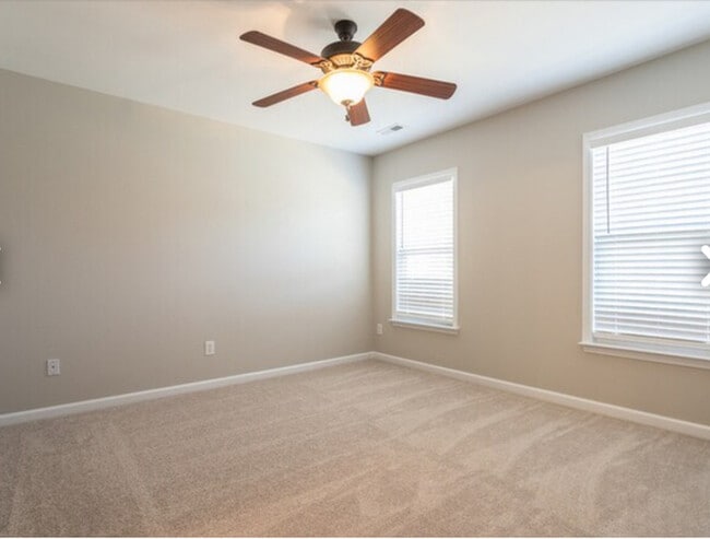 Building Photo - 511 Elm Ave