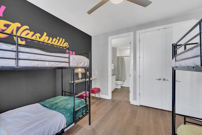 Building Photo - 516 27th Ave N