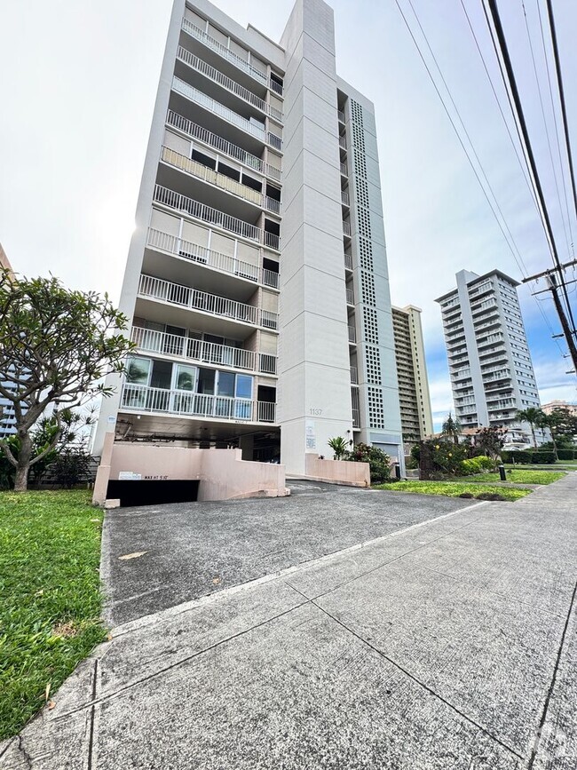 Building Photo - Wilder Terrace- 1 bed, 1 bath, 1 parking s...