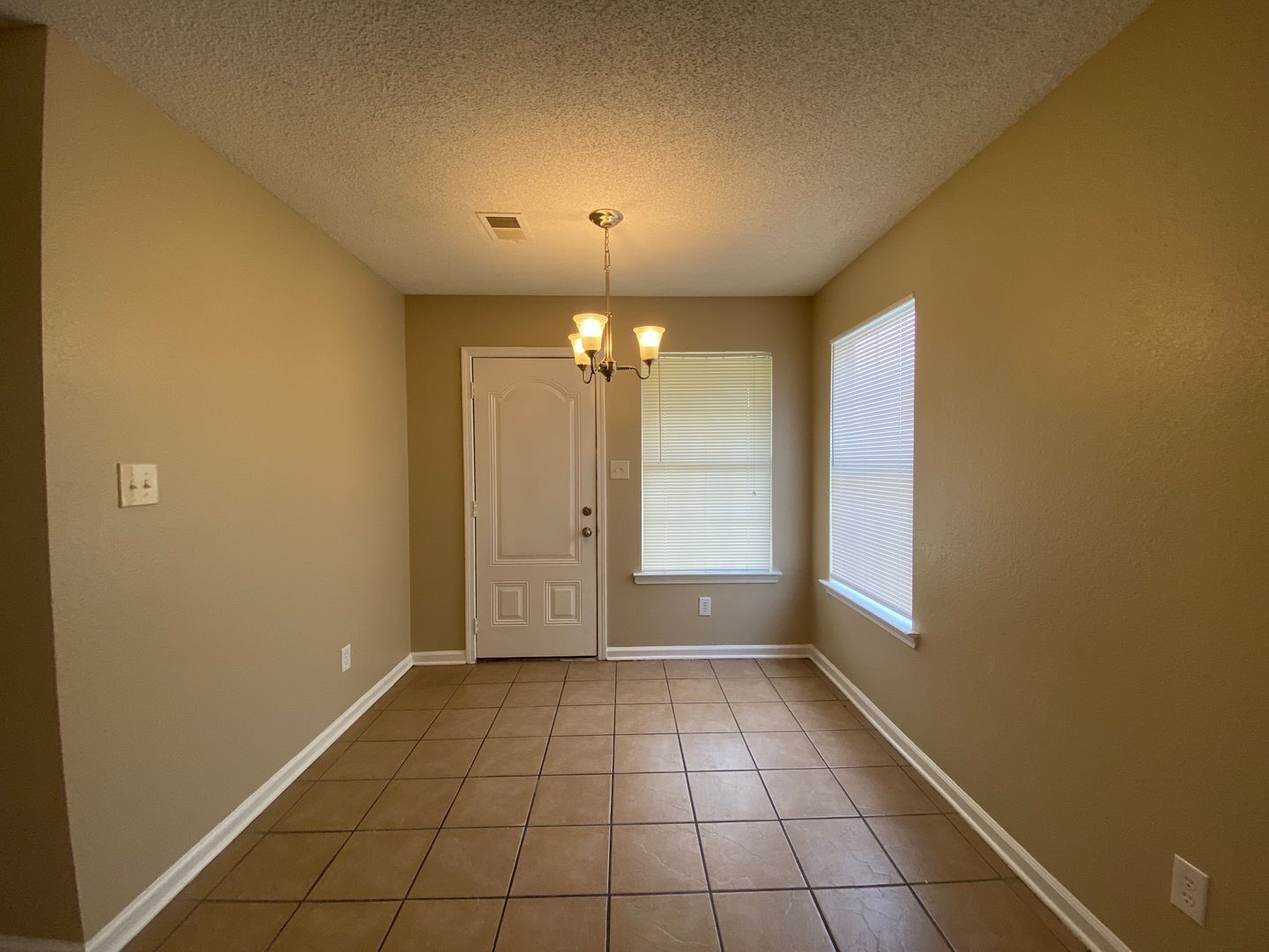 Building Photo - 4832 Royal Run Dr