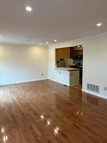 Building Photo - 152 Villa Dr
