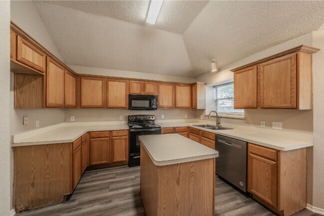 Building Photo - 1740 Cedar Tree Dr