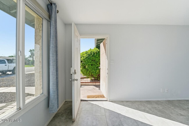 Building Photo - 1644 E Broadmor Dr