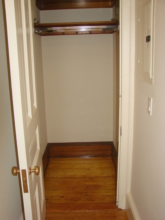 Building Photo - 404 Marlborough St