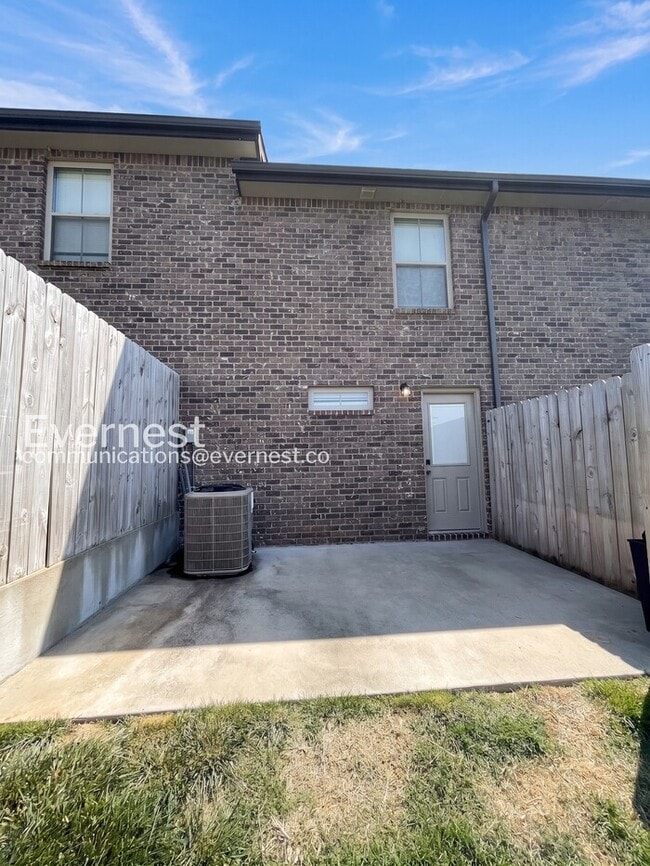 Building Photo - 1000 Henry Pl Blvd