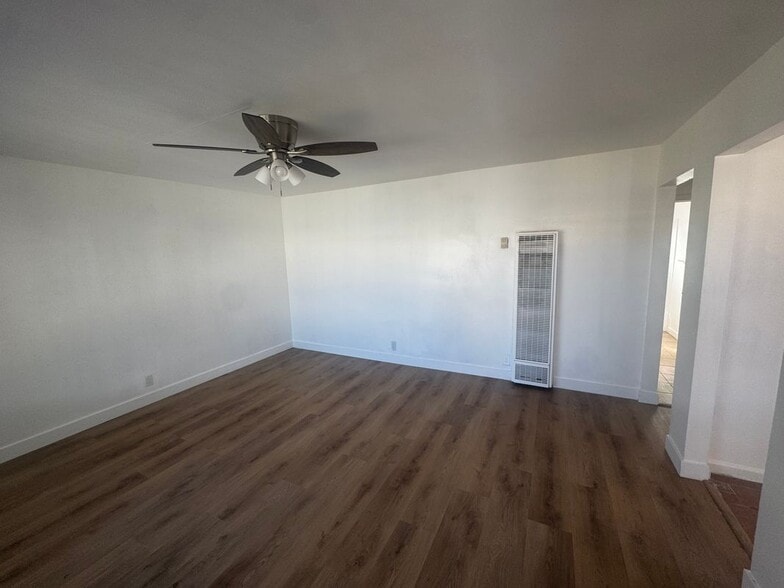Building Photo - 1499 W 35th Pl