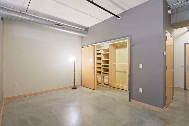 Building Photo - 710 N 4th St