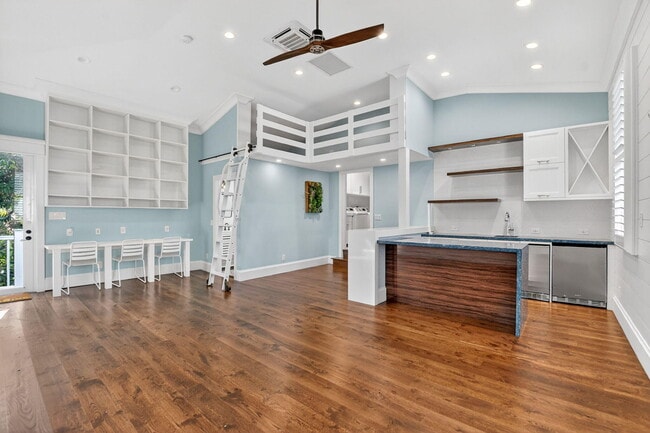 Building Photo - 200 NW 10th St