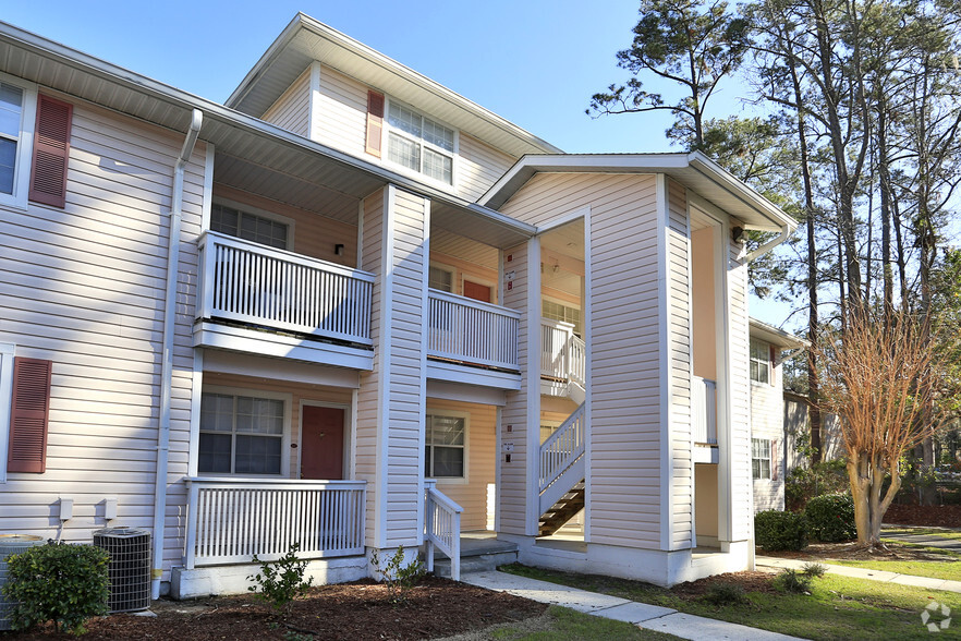 Building Photo - Plantation Oaks