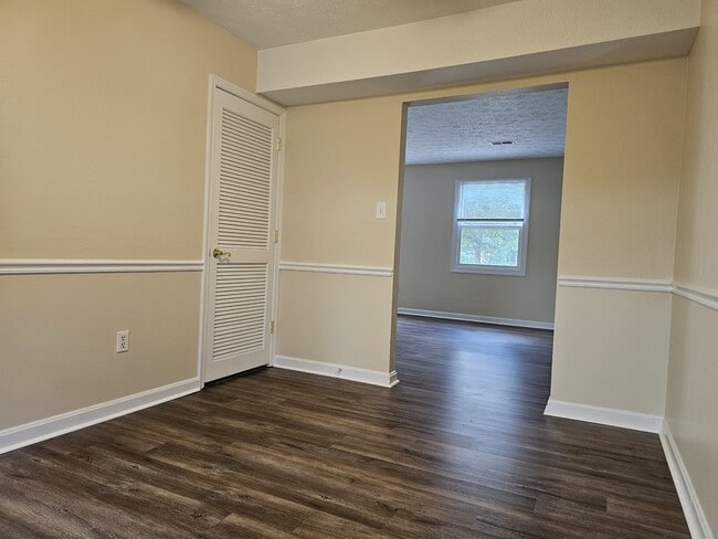 Building Photo - 145 Buckingham Dr