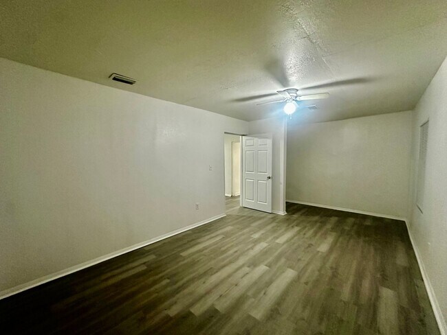 Building Photo - Move-In Ready Gem Near Downtown Orlando!