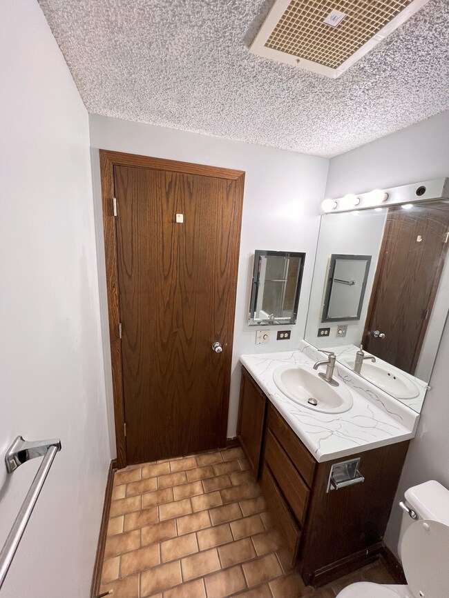 Building Photo - 123 N Locust St