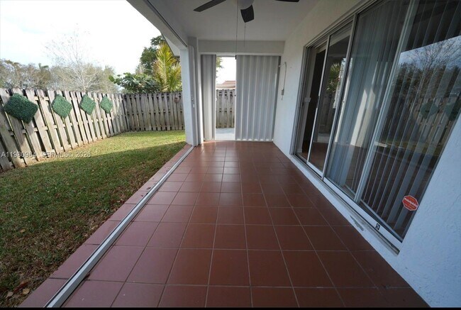 Building Photo - 9921 SW 164th Ct