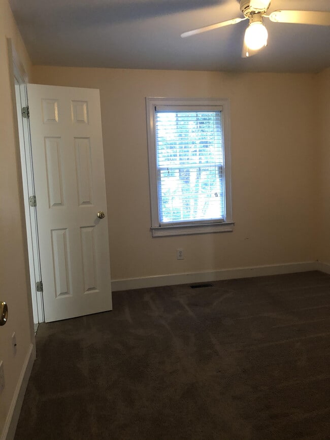 Building Photo - 1020 Joie Dr