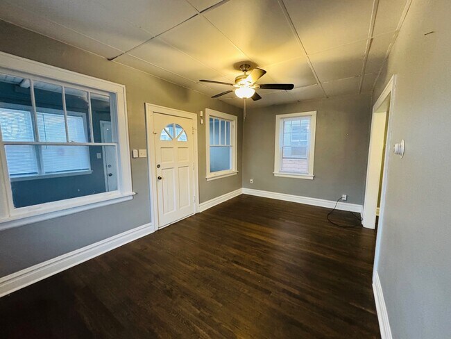 Building Photo - 541 Forsythe Ave