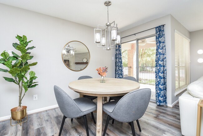 Building Photo - 8051 Bay Branch Dr