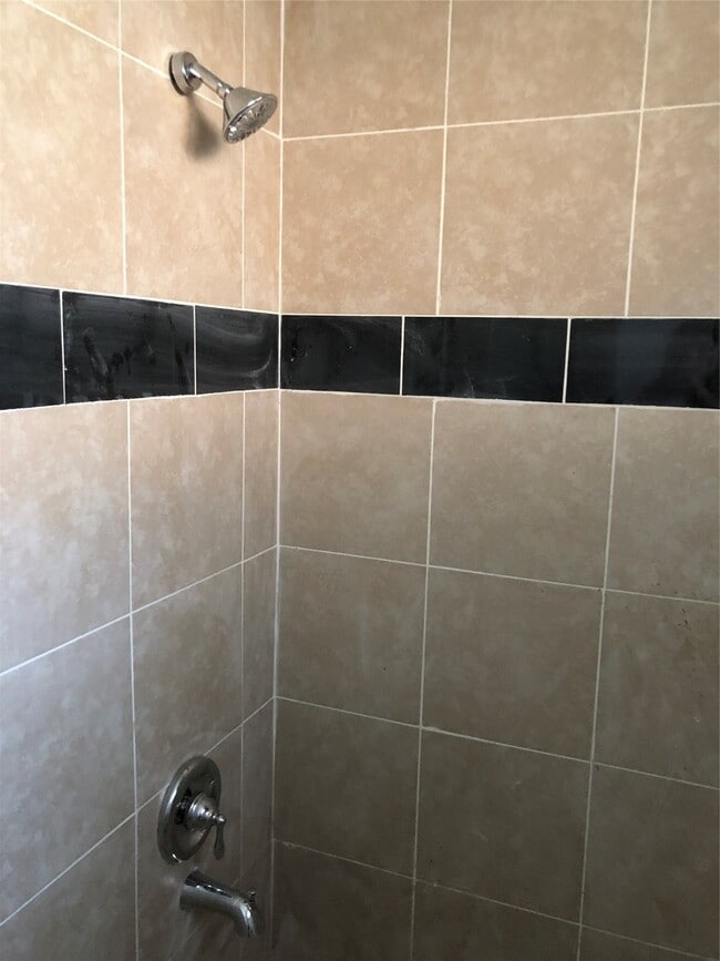 Building Photo - 11103 Sharpview Dr