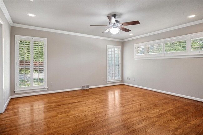 Building Photo - 6441 Linden Ln