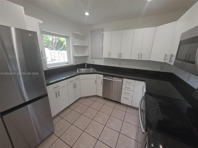 Building Photo - 9971 Dominican Dr