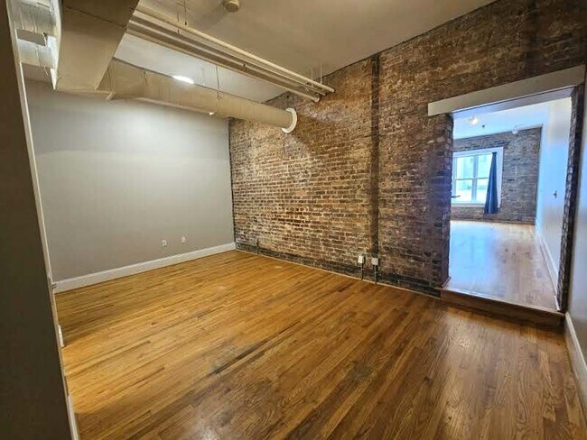 Building Photo - 1417 Market St