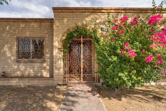 Building Photo - Spacious Tucson Rental Home with Pool & Mo...