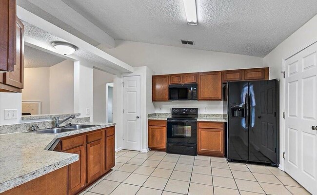 Building Photo - 8034 Macinnes Dr