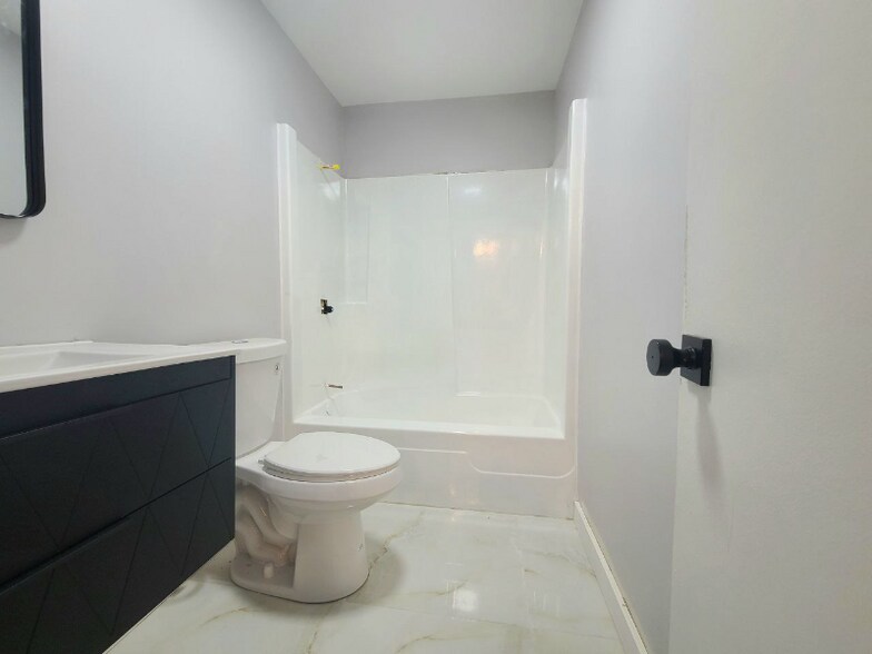 Building Photo - 1903 Country Ln