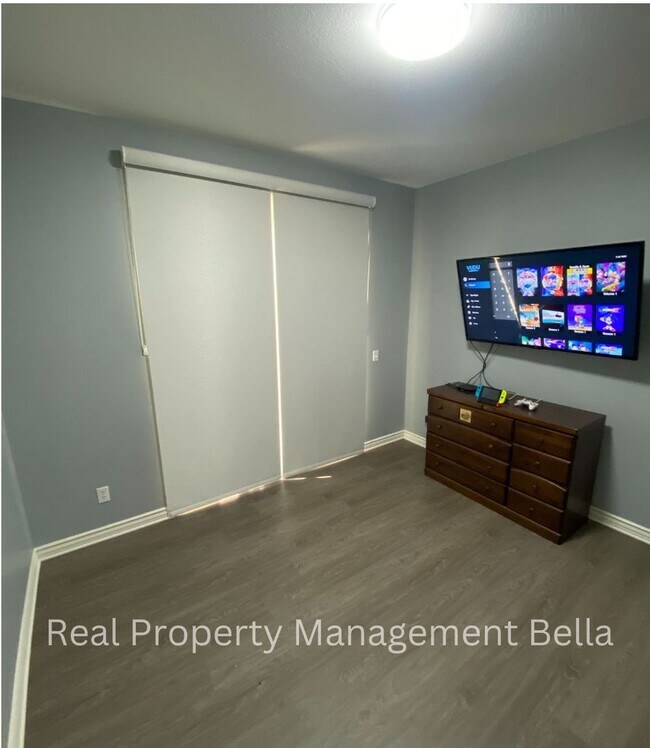 Building Photo - 25249 Silverwood Ln