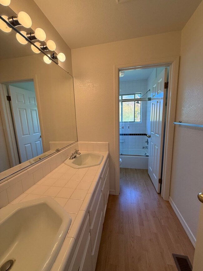 Building Photo - Experience the perfect blend of comfort, s...