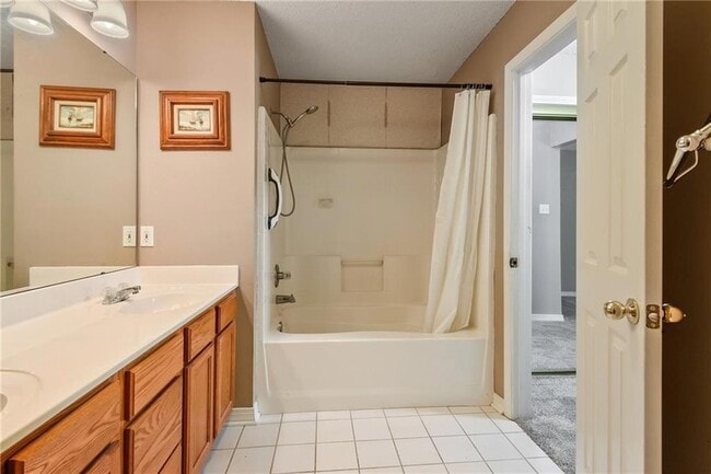 Building Photo - 1044 Breckenridge Dr