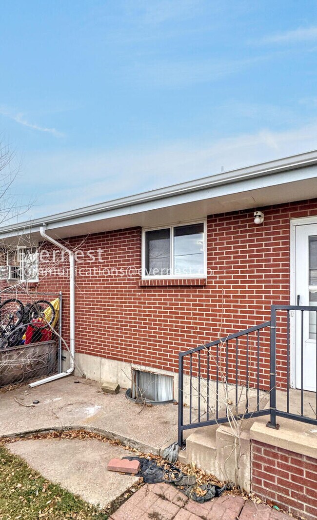 Building Photo - 5618 S Fox Cir