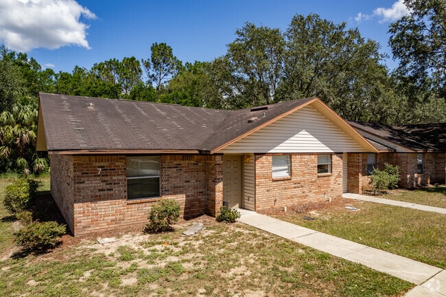 303 Urick St Fruitland Park, FL 34731-4342 - Fruitland Acres