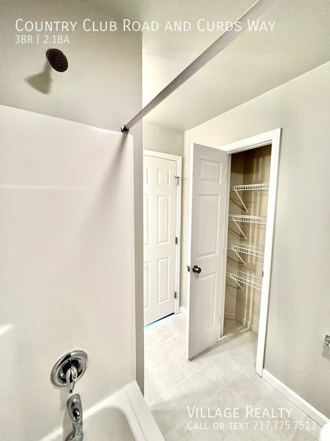 Building Photo - 703 Country Club Rd