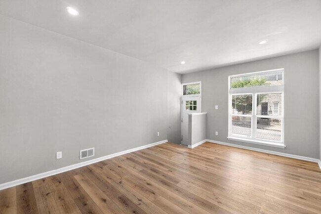 Building Photo - 2505 E Fayette St