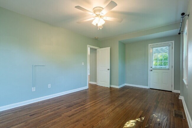 Building Photo - 3265 N Fulton Ave